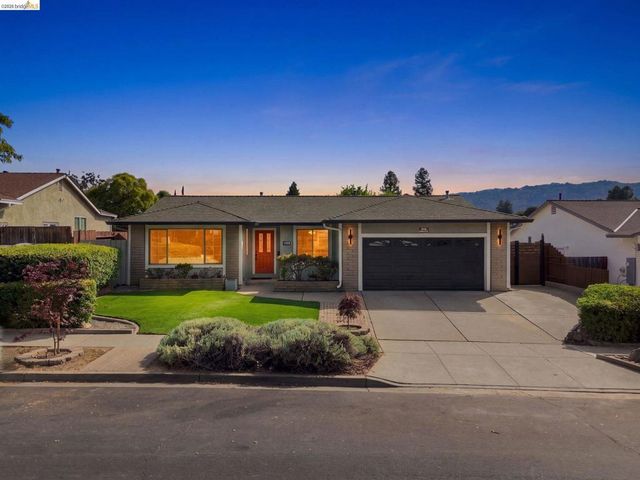 509 Junipero St, Pleasanton