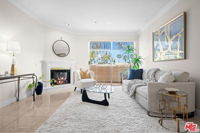 7218 Hillside Avenue # 202, Los Angeles