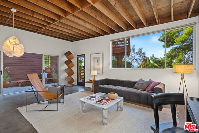 23685 Clover Trail, Calabasas