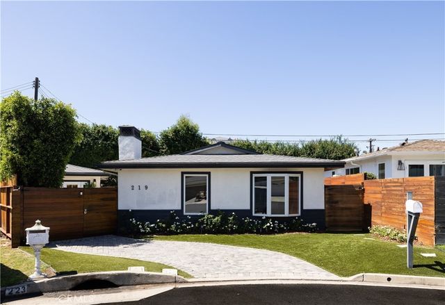 219 Pauline, Costa Mesa