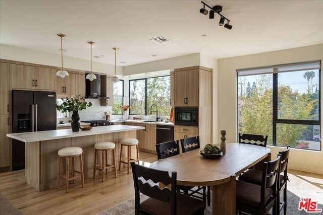 1507 W Morra Drive, Los Angeles
