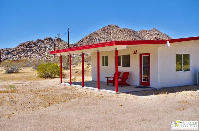 8490 Uphill Road, Joshua Tree