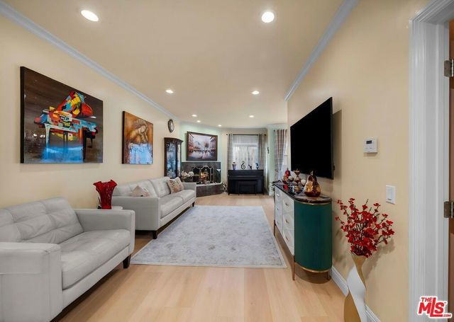 17914 Magnolia Boulevard # 130, Encino