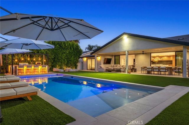 23501 Berdon Street, Woodland Hills