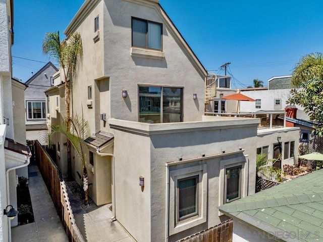 818 Queenstown Court, San Diego