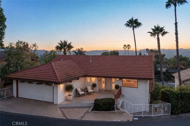 22497 Venido Road, Woodland Hills