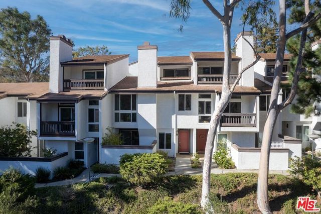 17253 Palisades Circle, Los Angeles