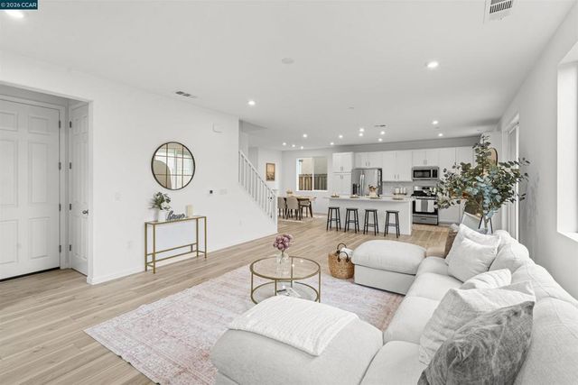 953 Arneis Ave, Manteca