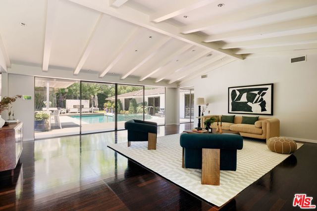 880 Canterbury Road, San Marino
