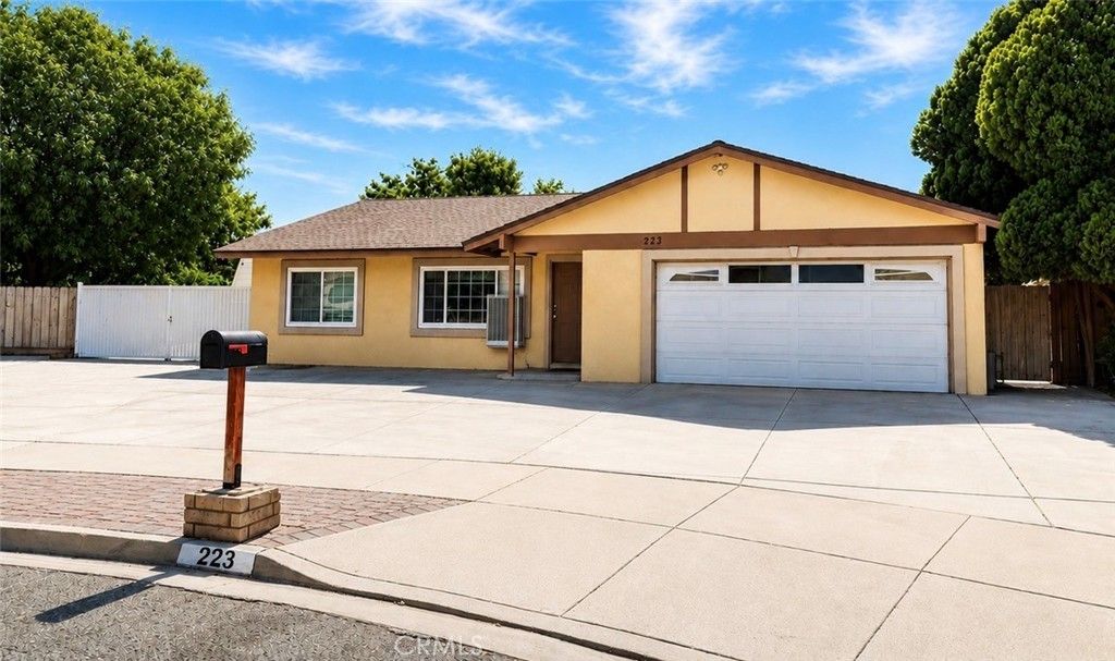 223 Glenmont Court, Hemet
