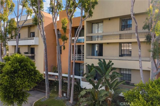 740 N Kings Road # 208, Los Angeles