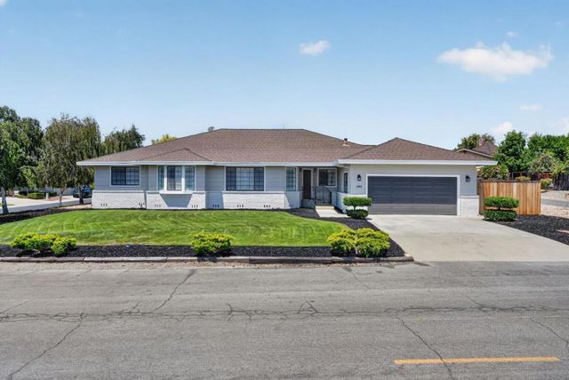 680 Ridgemark Drive, Hollister