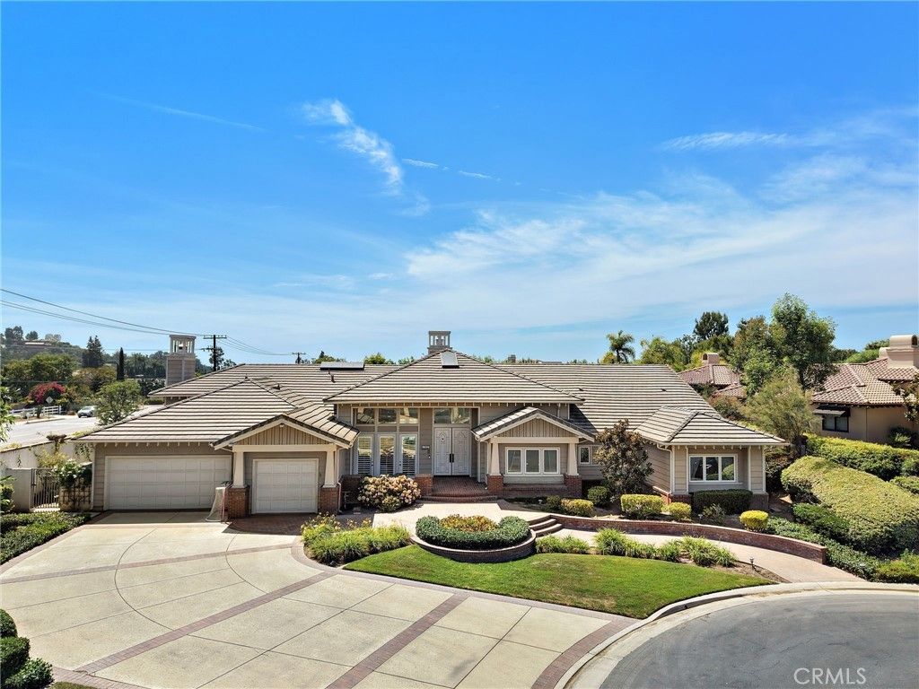 1582 White Alder, Orange