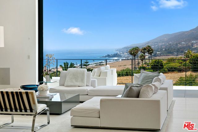 5963 Philip Avenue, Malibu