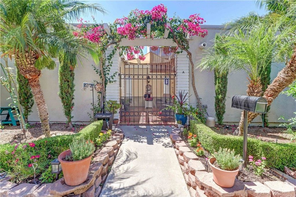 2063 Via Mariposa East # A, Laguna Woods