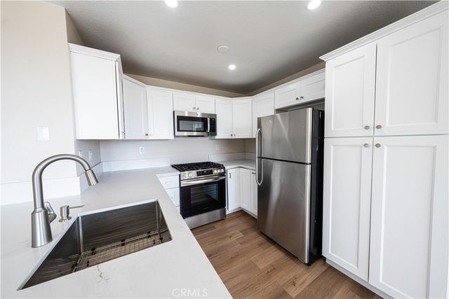 2568 Avenida Del # 201, Corona