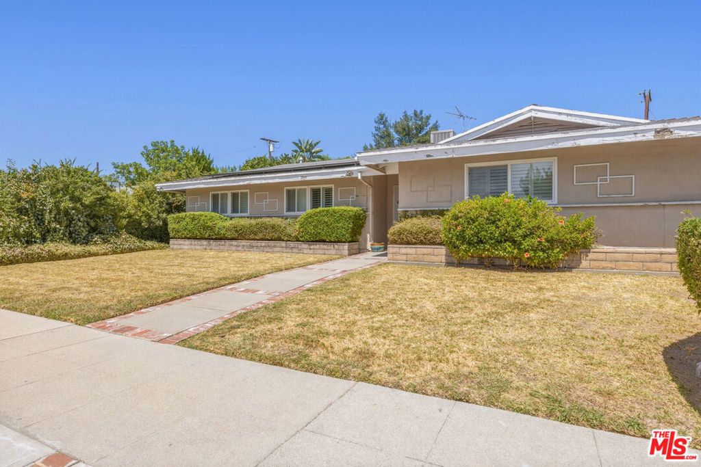 20111 Superior Street, Chatsworth