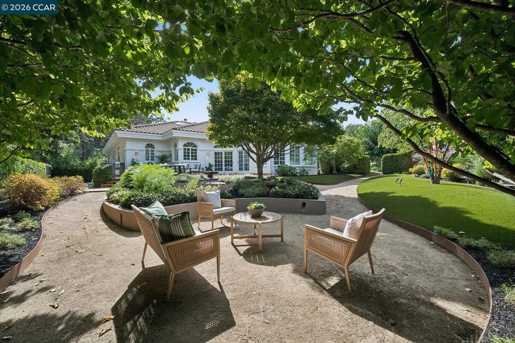 2 Reliez Manor Ct, Lafayette