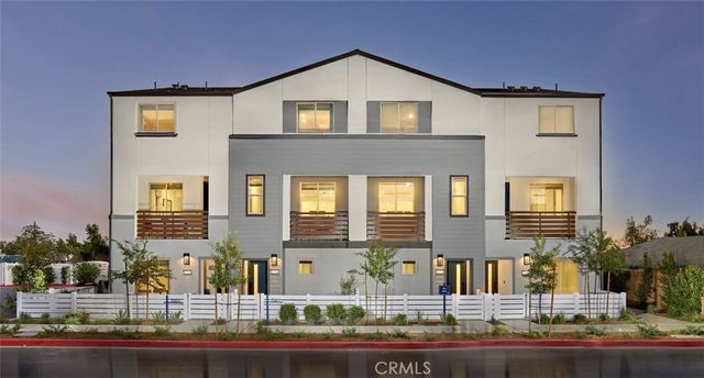 1304 W W Oak Crest Paseo, Ontario
