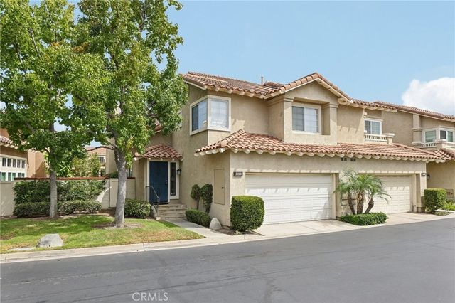 2521 Avenita Alpera, Tustin