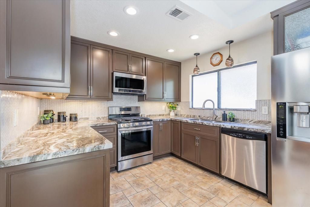 1679 Madrone Glen, Escondido