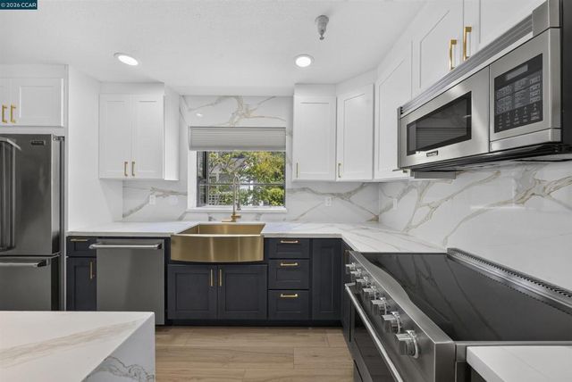 2578 Oak Road # 215, Walnut Creek