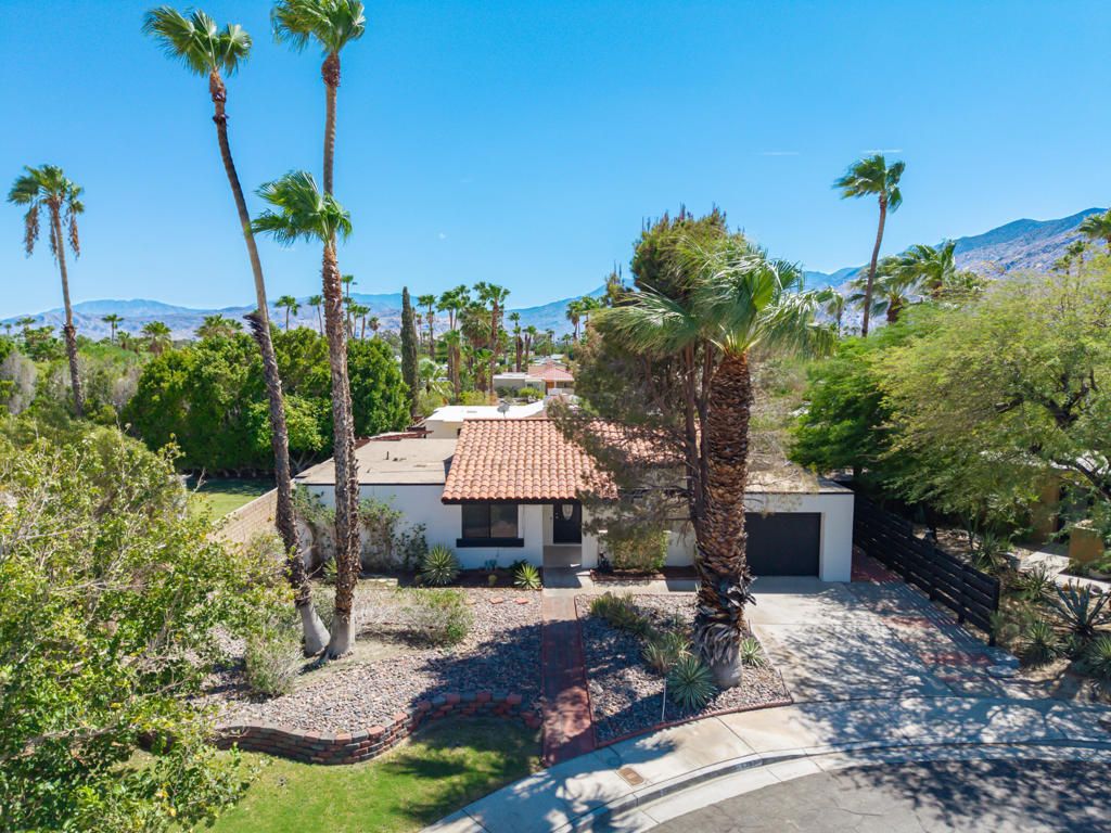 1351 E Luna Way, Palm Springs