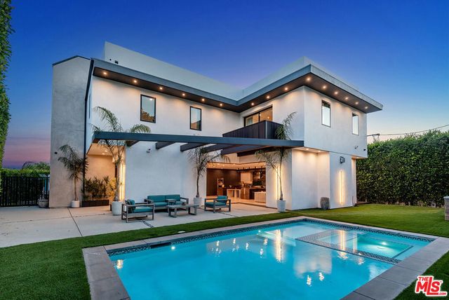 7303 W 89th Street, Los Angeles