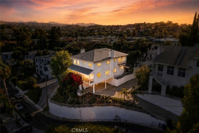 5271 Elvira, Woodland Hills