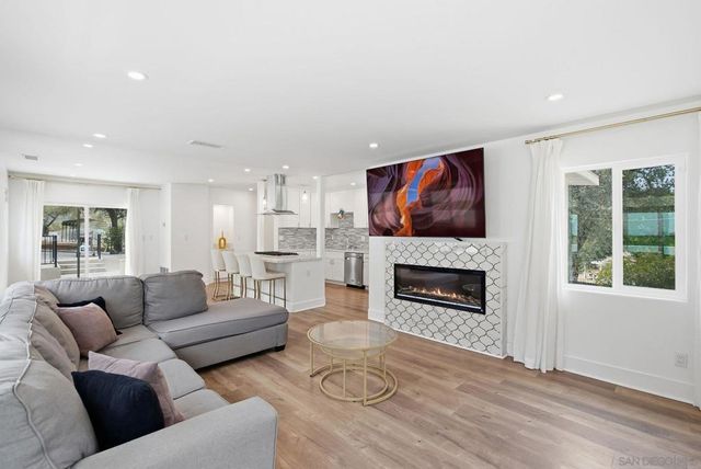10243 Canyon, Escondido