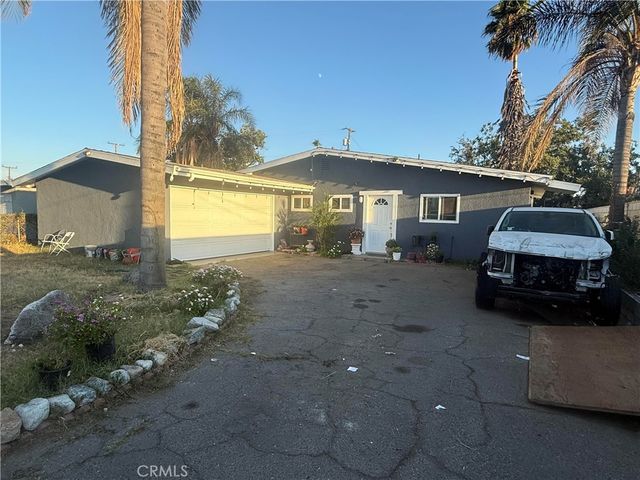 18005 Vine, Fontana