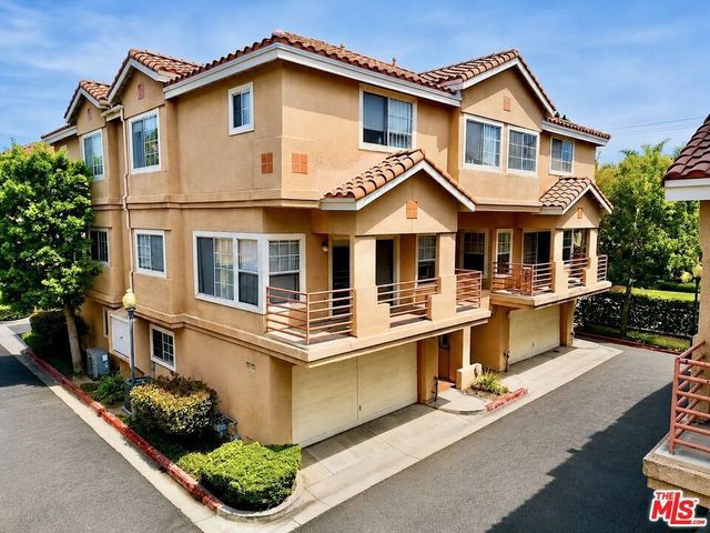 14063 Lemoli Avenue, Hawthorne