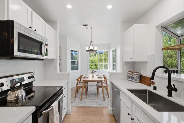 8035 Mountain View Drive # B, Pleasanton