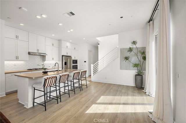 253 Novel, Irvine