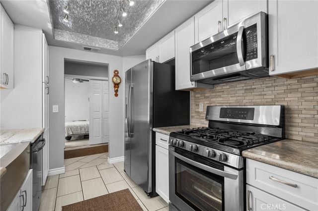 990 Windsong, Hemet