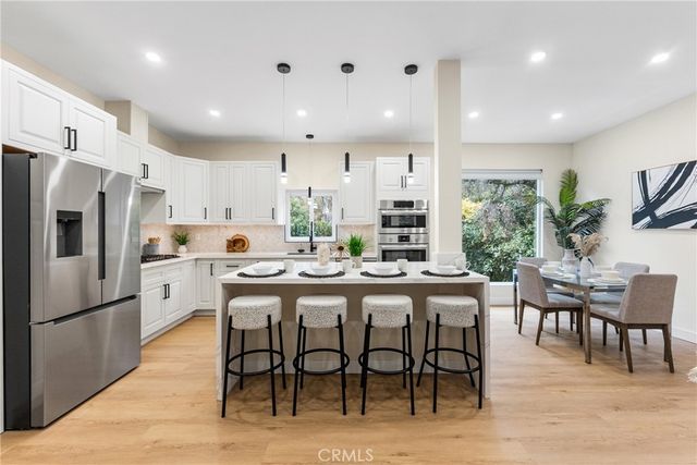 8010 Padre Lane, Los Angeles