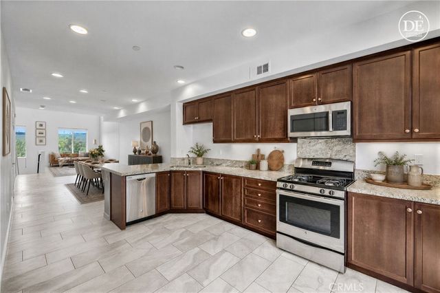 83 Waldorf, Irvine