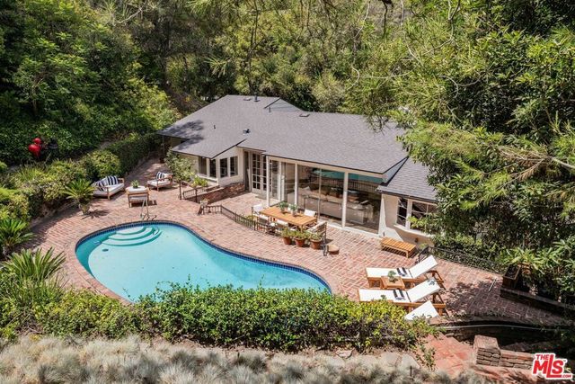 10686 Somma Way, Los Angeles