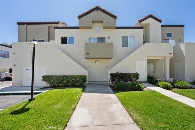 21200 Trumpet # 205, Newhall