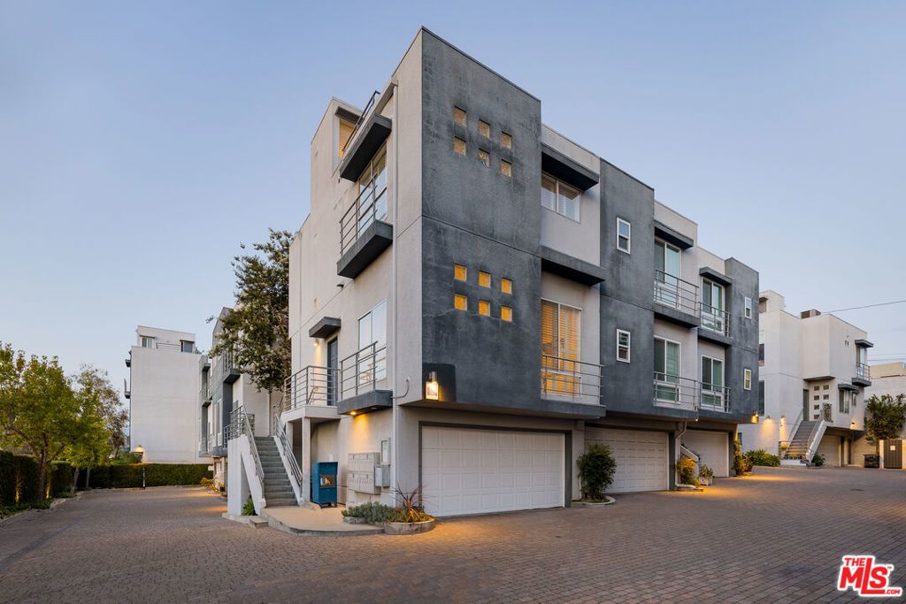 1098 Everett Place, Los Angeles