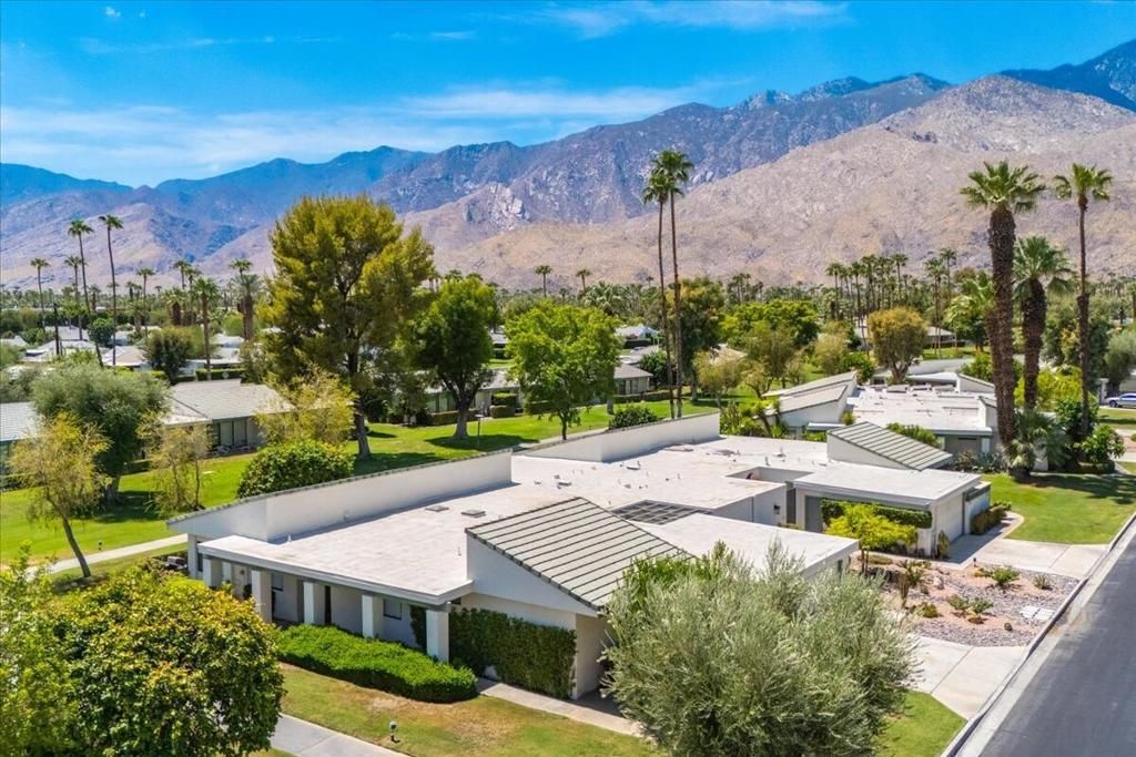 1957 Grand Bahama Drive E, Palm Springs