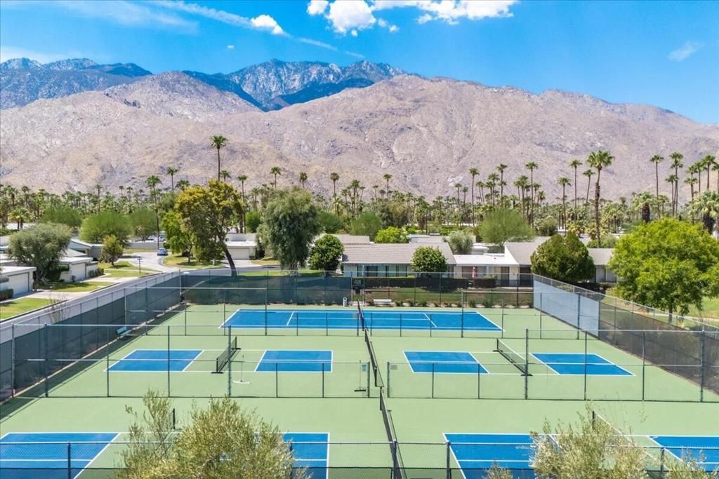 1957 Grand Bahama Drive E, Palm Springs