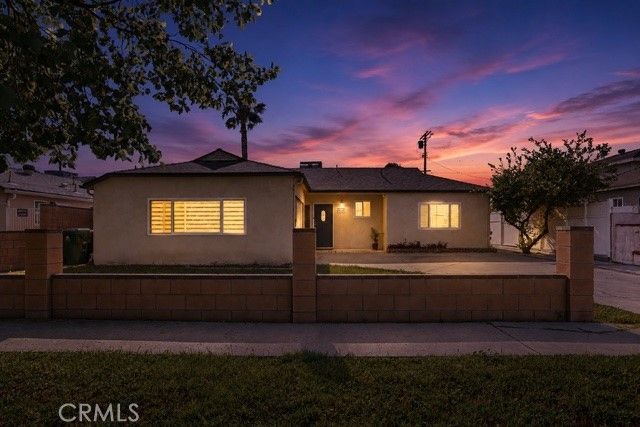 6949 Aura Avenue, Reseda