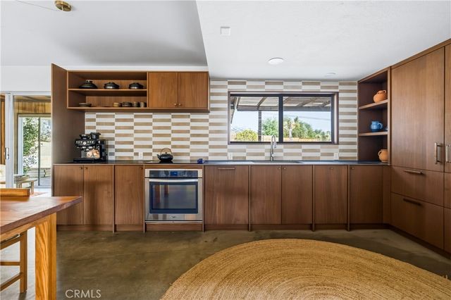 6381 Airway Avenue, Yucca Valley
