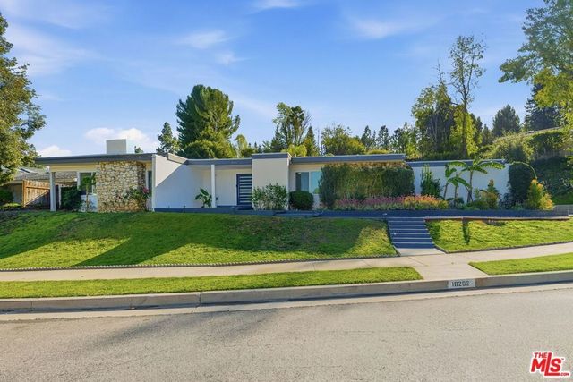 18202 Lake Encino Drive, Encino