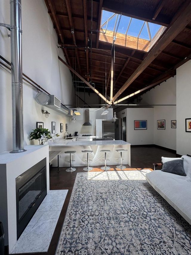 1046 Princeton Dr # 201, Marina Del Rey