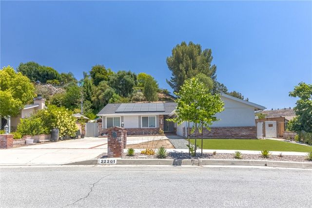 22201 Barbacoa, Saugus
