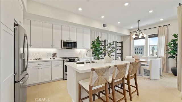 1445 Snowberry Place, Montebello
