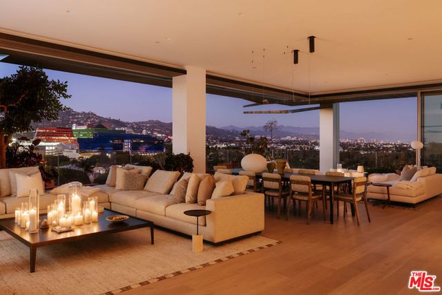 8899 Beverly Boulevard # 8b, West Hollywood