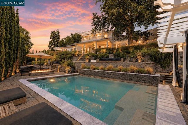 950 Country Lane, Walnut Creek